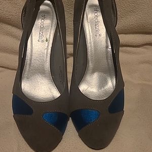 Shoedazzle gray pumps